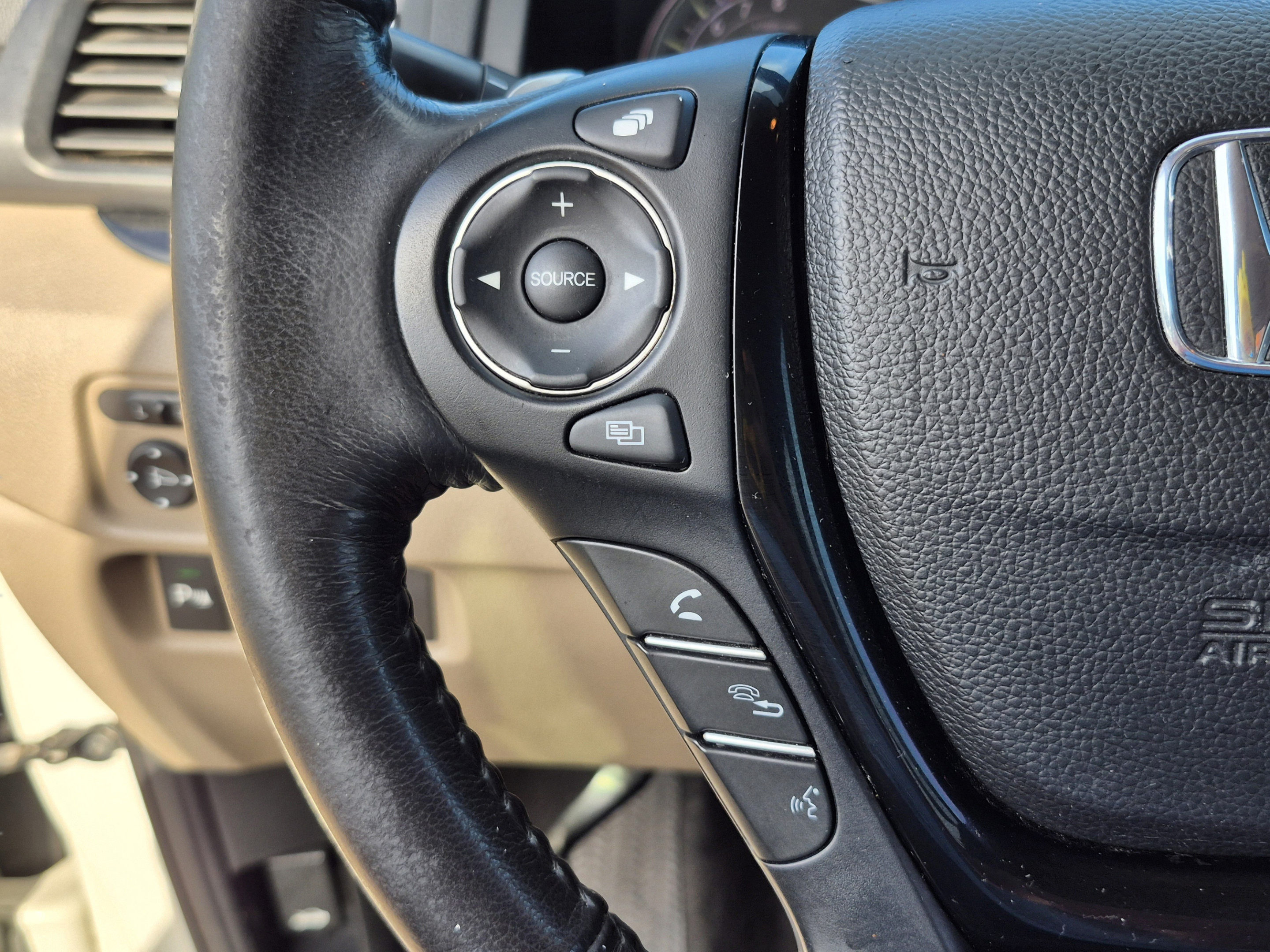 Used 2017 Honda Pilot Touring image 30