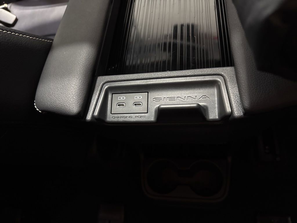 Used 2025 Toyota Sienna XSE image 44