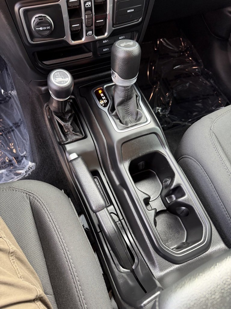 Used 2023 Jeep Wrangler Sport S image 14