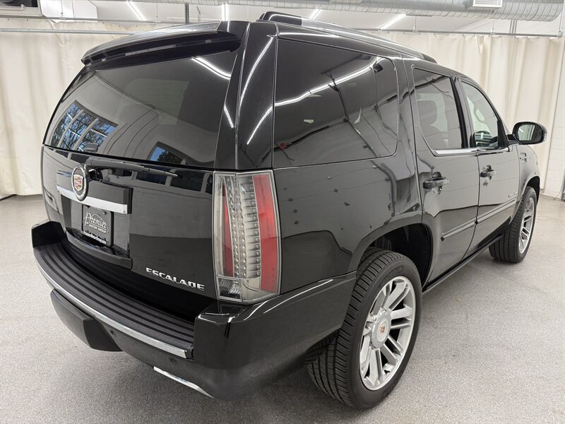 Used 2014 Cadillac Escalade Premium AWD/4WD image 5