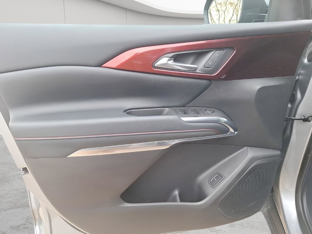 Used 2025 Chevrolet Traverse Z71 image 18