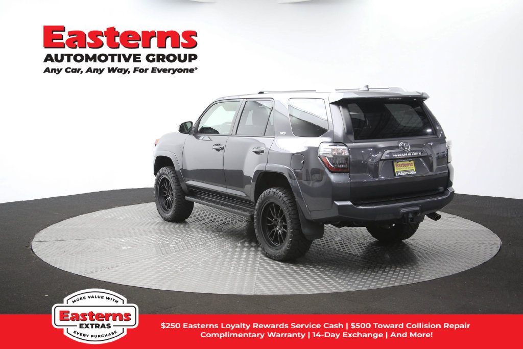 Used 2017 Toyota 4Runner SR5 AWD/4WD image 66