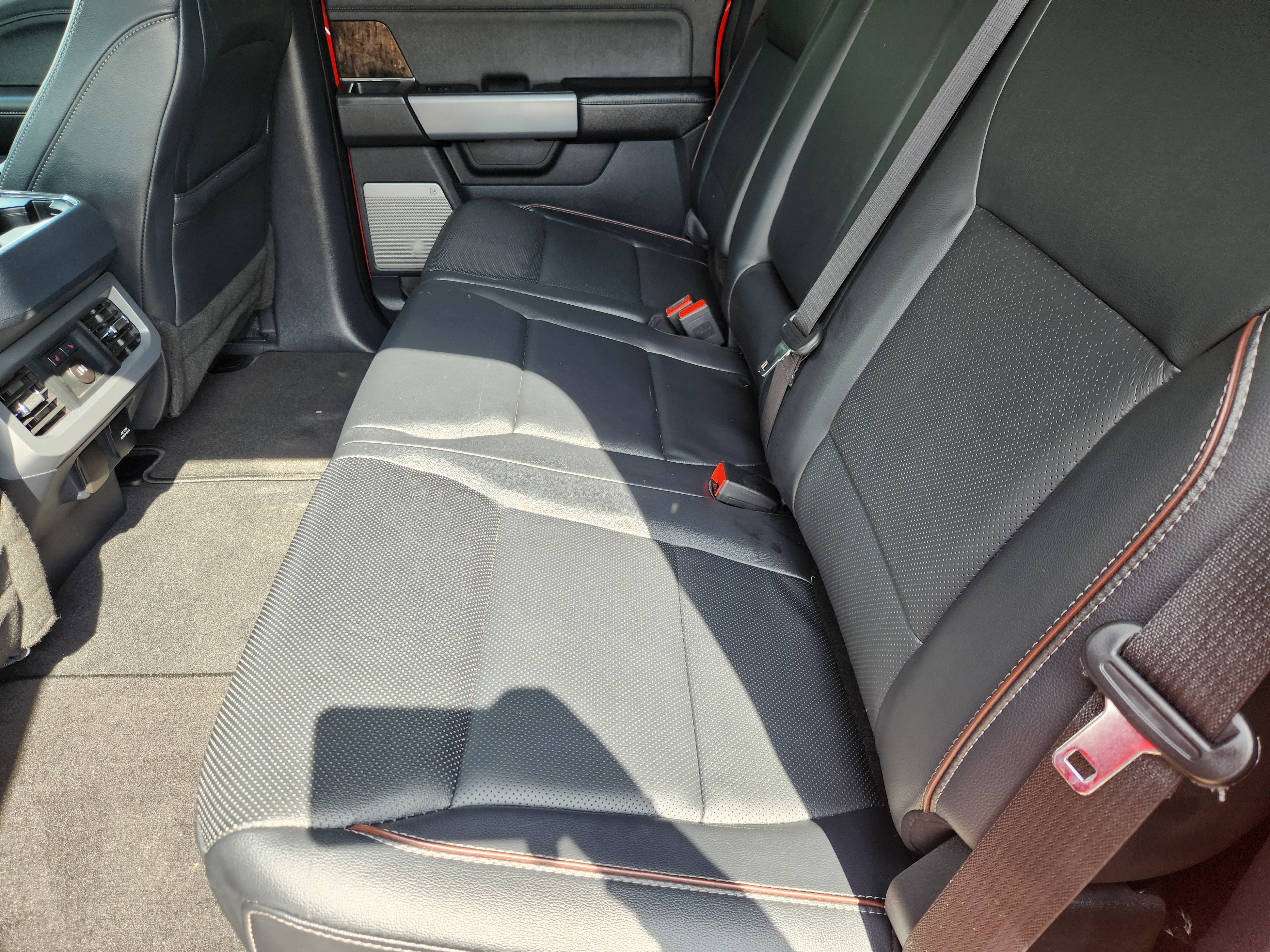 Used 2024 Ford F250 Lariat w/ Black Appearance Package image 20