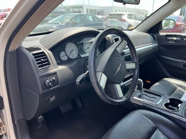 Used 2008 Chrysler 300 Touring w/ Comfort/Convenience Group RWD image 9