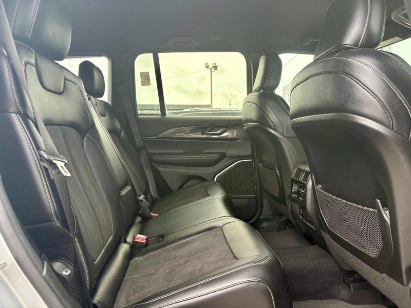 Used 2022 Jeep Grand Cherokee Altitude image 11