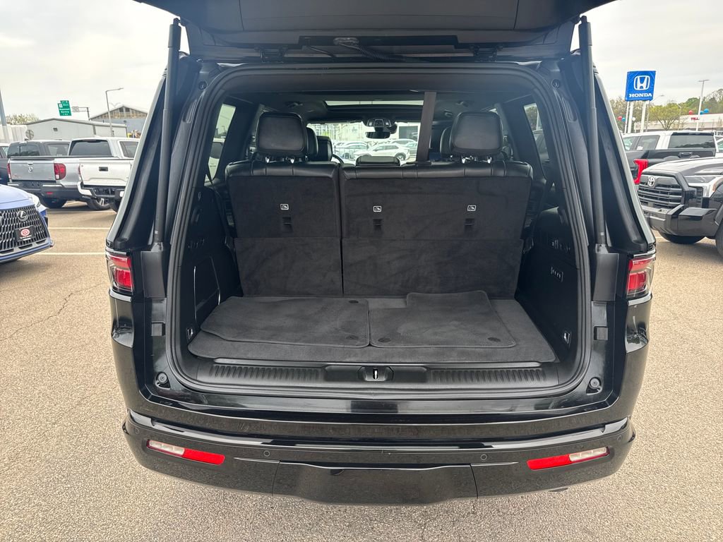 Used 2023 Jeep Wagoneer Series II w/ Convenience Group I AWD/4WD image 9