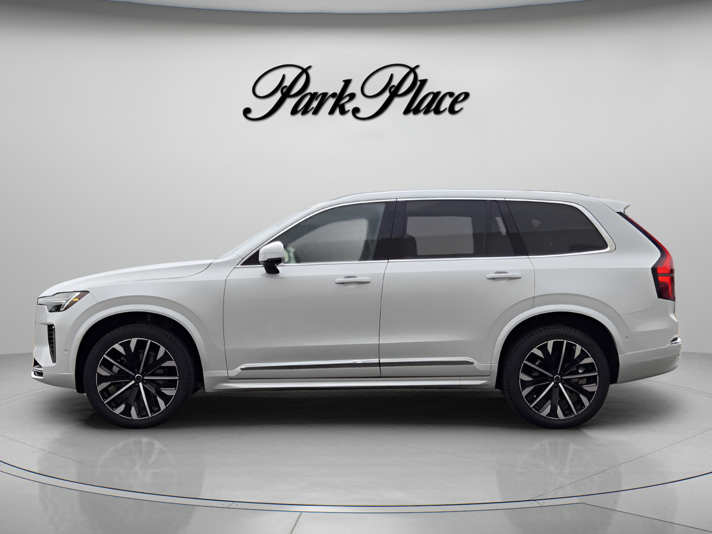 Used 2026 Volvo XC90 B6 Plus w/ Protection Package Premier AWD/4WD image 2