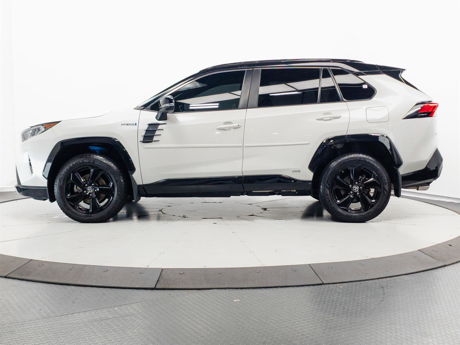 Used 2019 Toyota RAV4 XSE w/ XSE Weather Package AWD/4WD image 8