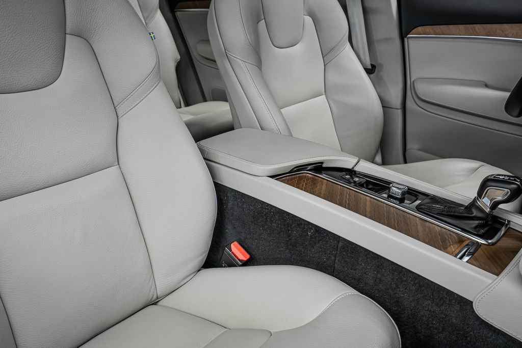 Used 2022 Volvo XC90 T6 Momentum w/ Advanced Package image 21