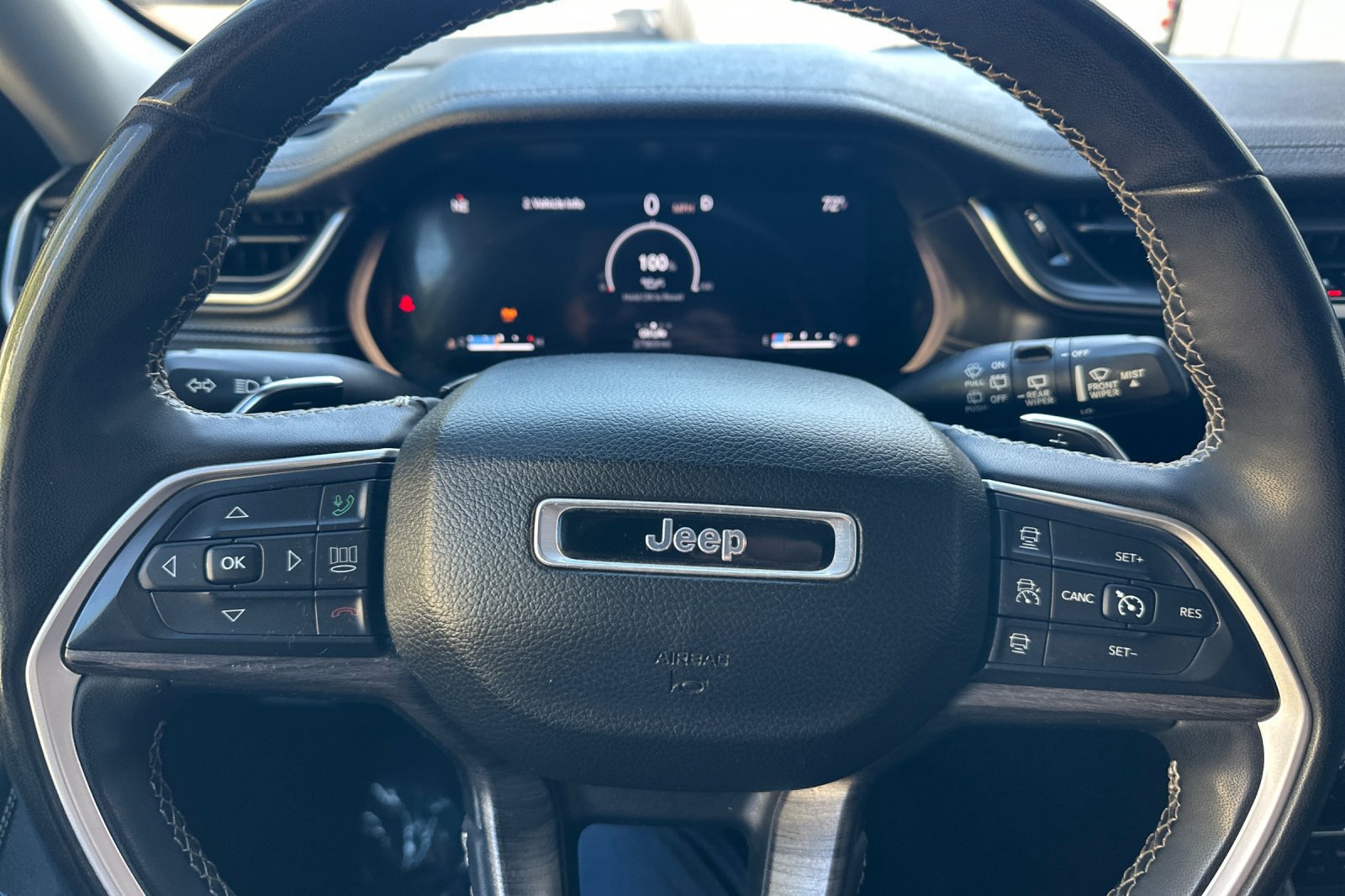 Used 2023 Jeep Grand Cherokee Limited w/ Luxury Tech Group II AWD/4WD image 27