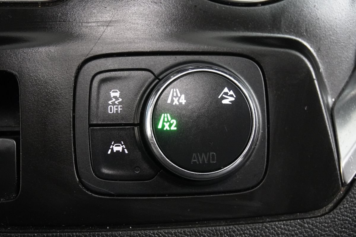 Used 2020 Chevrolet Traverse LT w/ Driver Confidence II Package AWD/4WD image 26