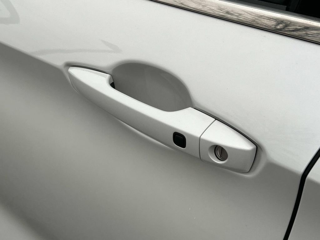 Used 2024 Mitsubishi Outlander SE image 16