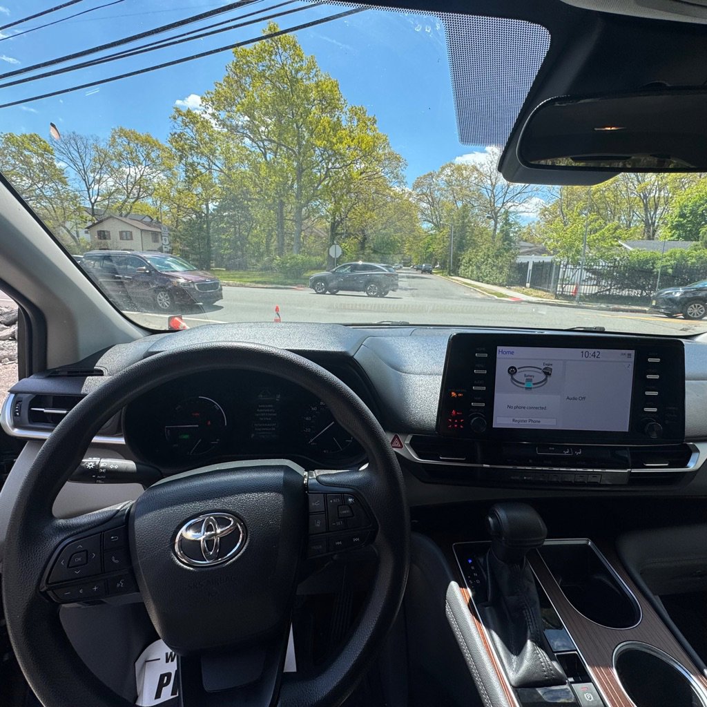 Used 2022 Toyota Sienna LE AWD/4WD image 22