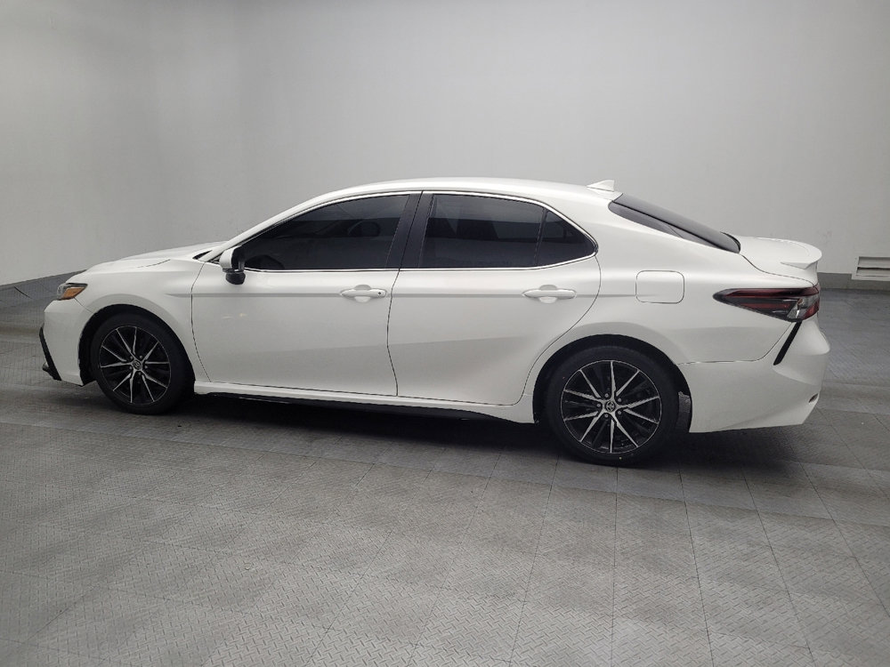 Used 2021 Toyota Camry SE w/ Cold Weather Package image 3
