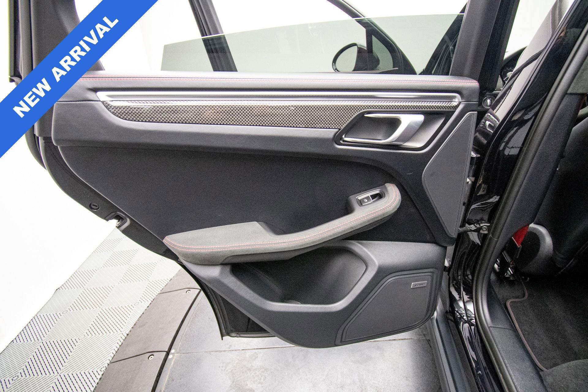 Used 2023 Porsche Macan GTS w/ GTS Sport Package AWD/4WD image 41