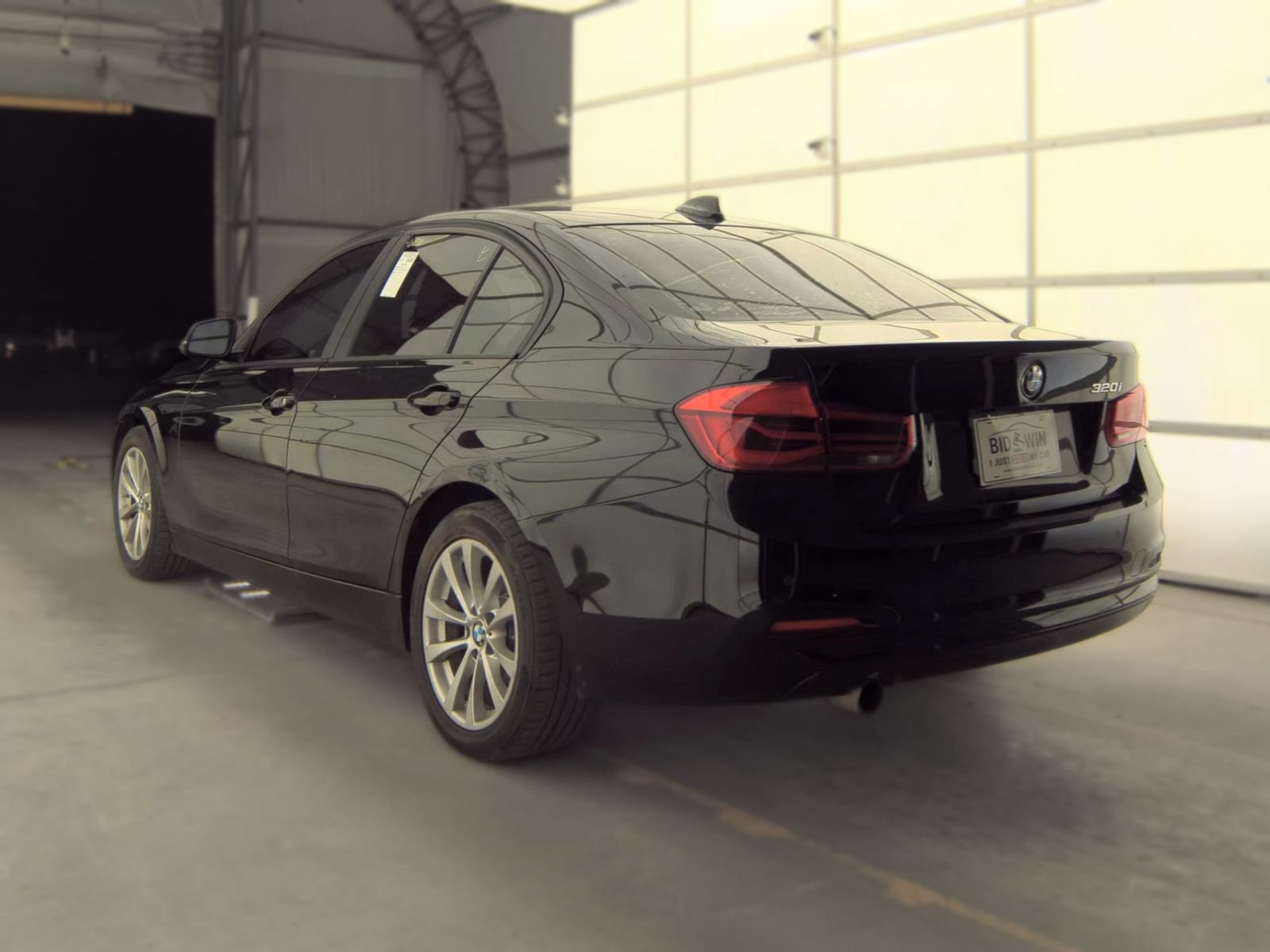 Used 2016 BMW 320i Sedan w/ Driver Assistance Package RWD image 6
