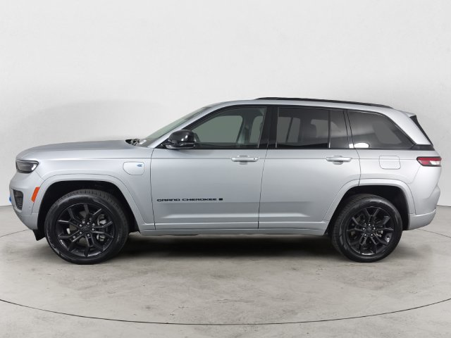 Used 2023 Jeep Grand Cherokee 30th Anniversary AWD/4WD image 8