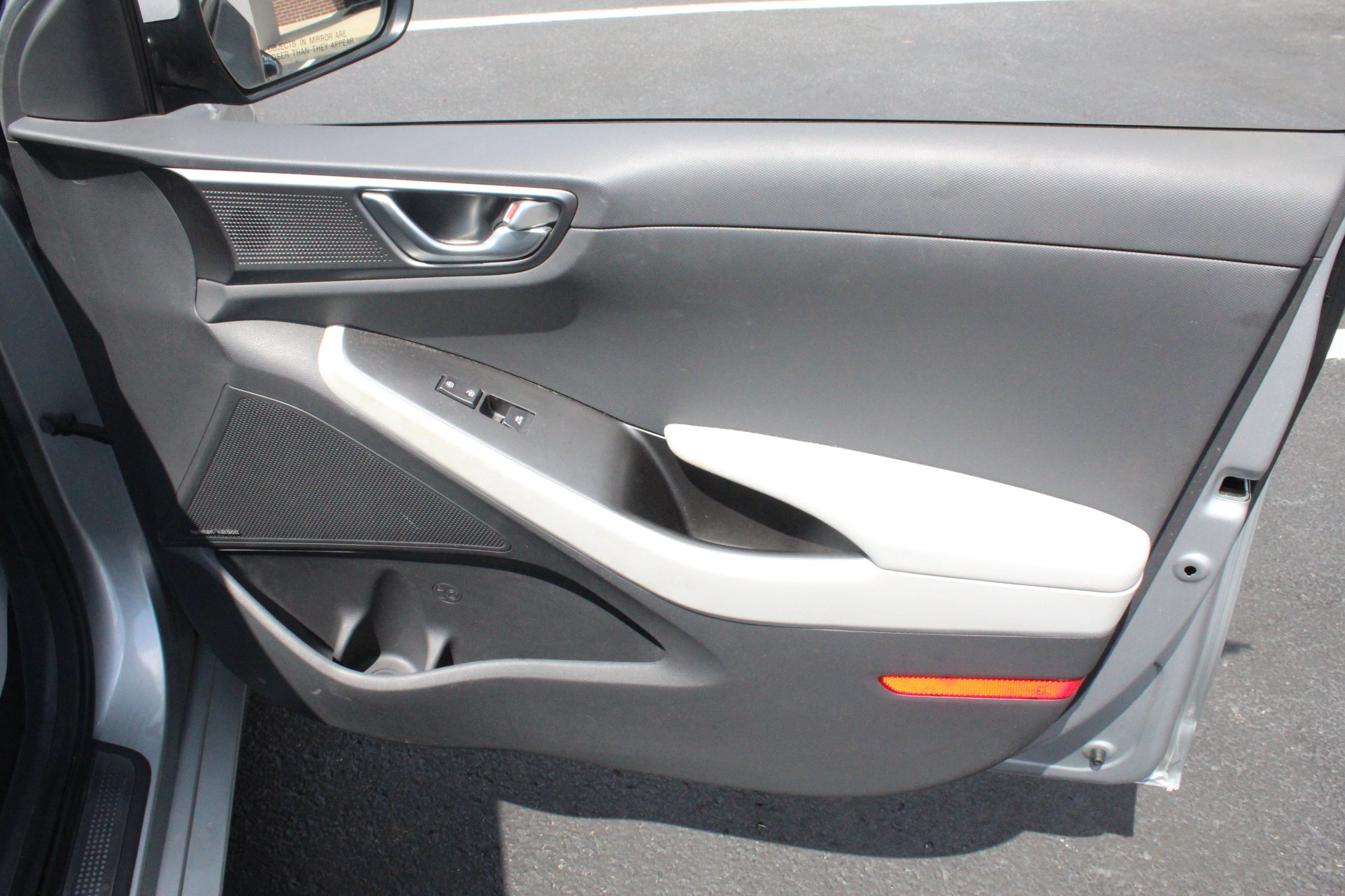Used 2022 Hyundai Ioniq Limited FWD image 34