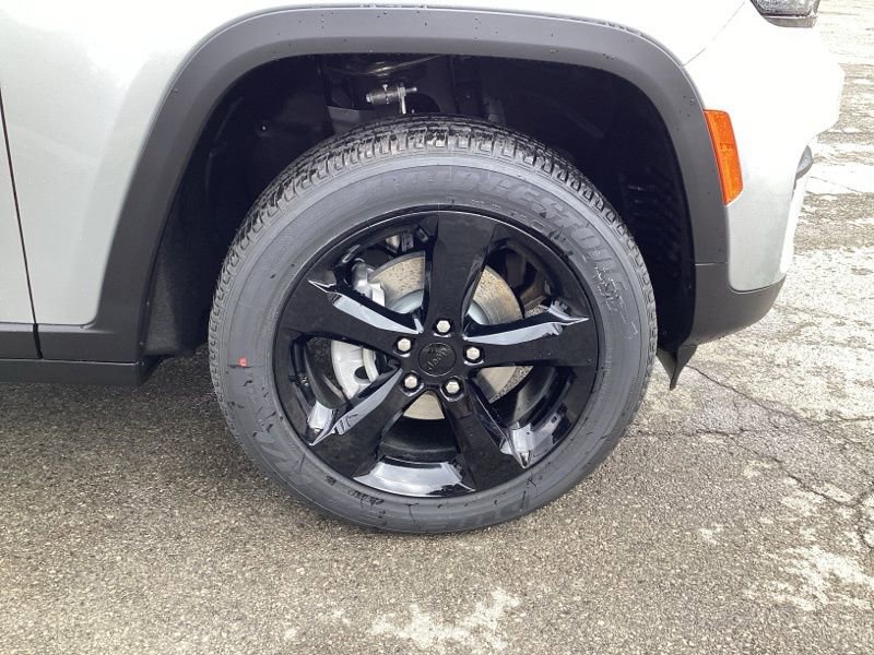 New 2025 Jeep Grand Cherokee Altitude AWD/4WD image 9