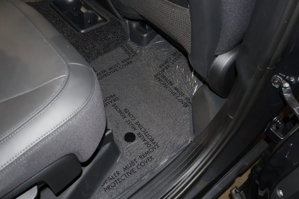 Used 2025 Land Rover Defender 130 V8 image 43