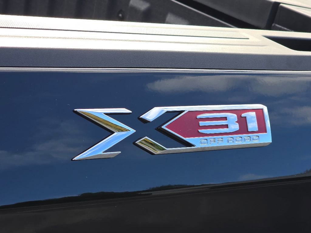 New 2026 GMC Sierra 1500 SLT w/ SLT Premium Plus Package image 9