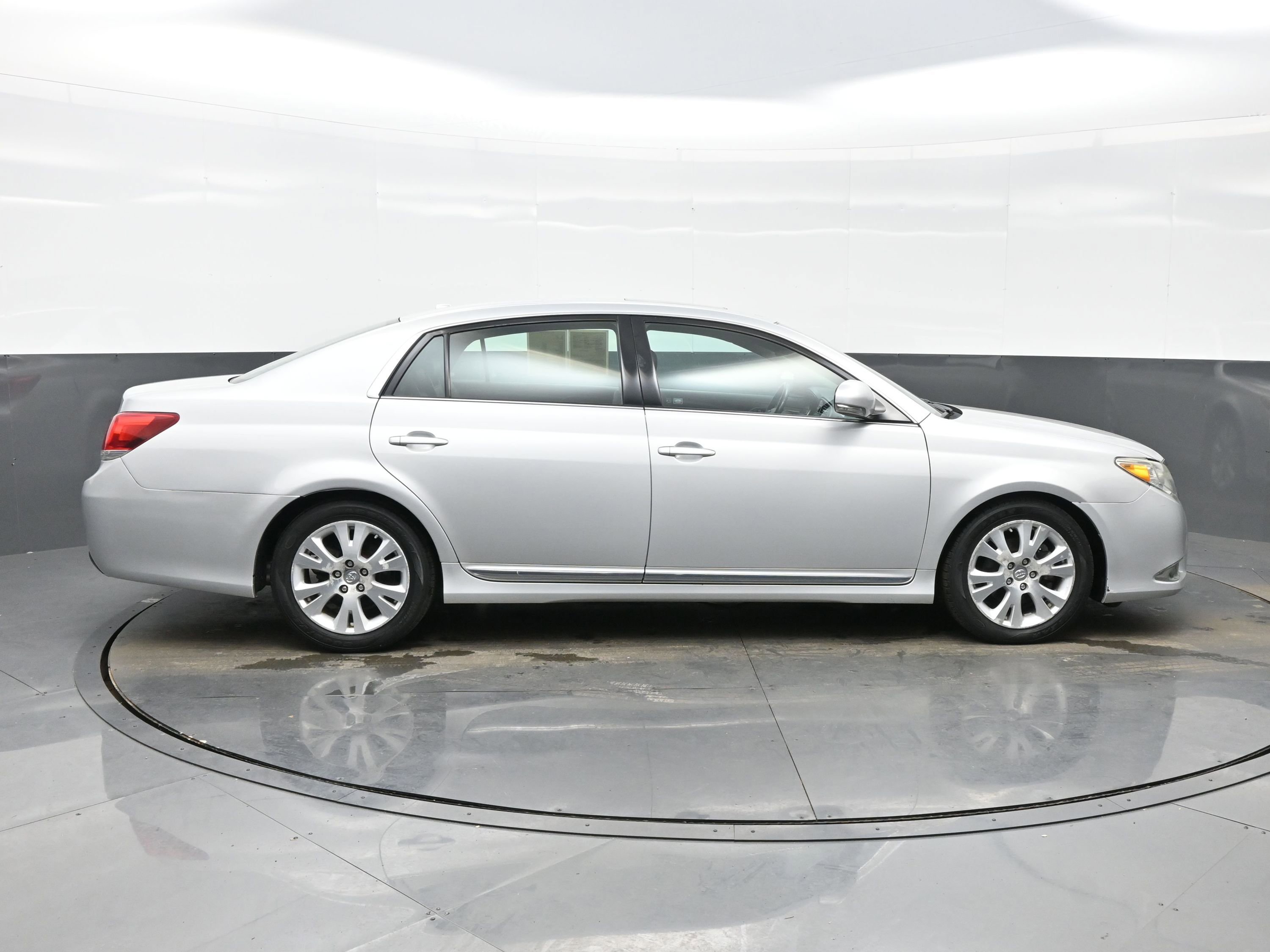 Used 2012 Toyota Avalon image 6