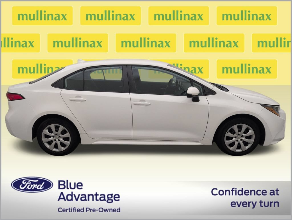 Used 2020 Toyota Corolla LE FWD image 2