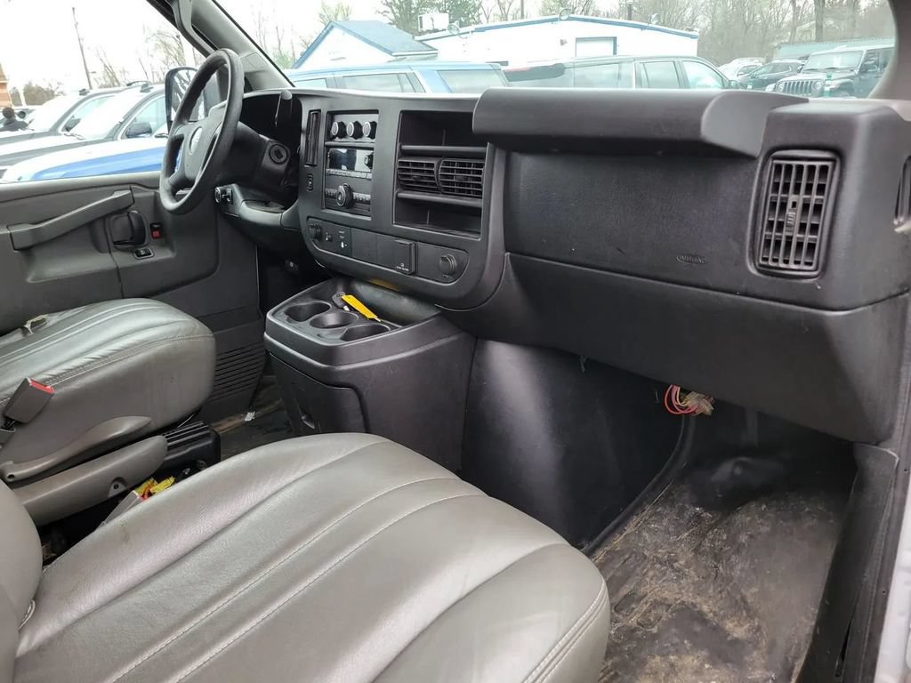 Used 2017 GMC Savana 3500 LS RWD image 6