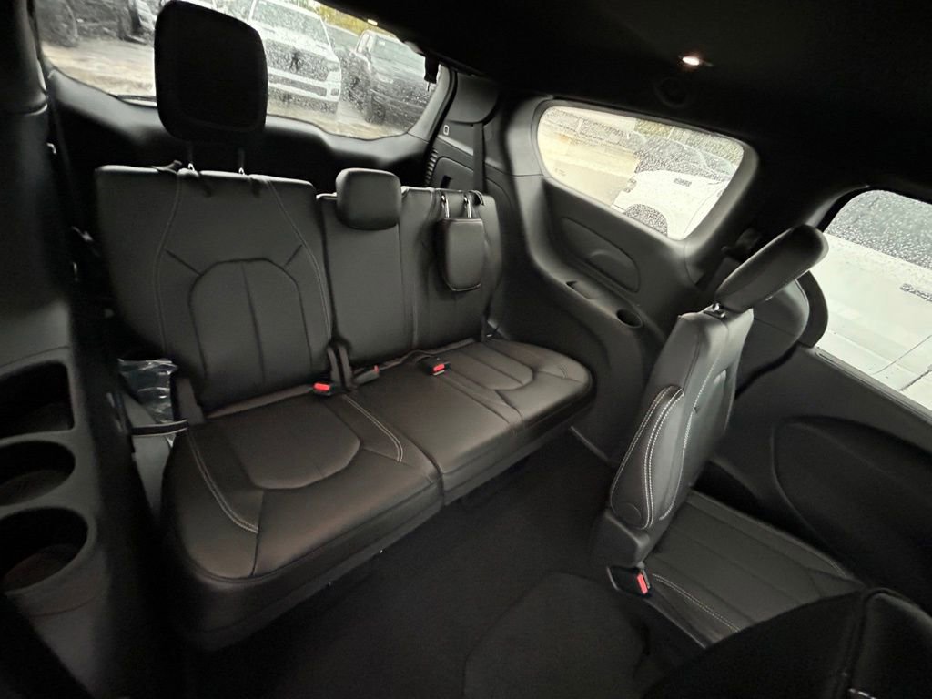 New 2026 Chrysler Pacifica Select image 29