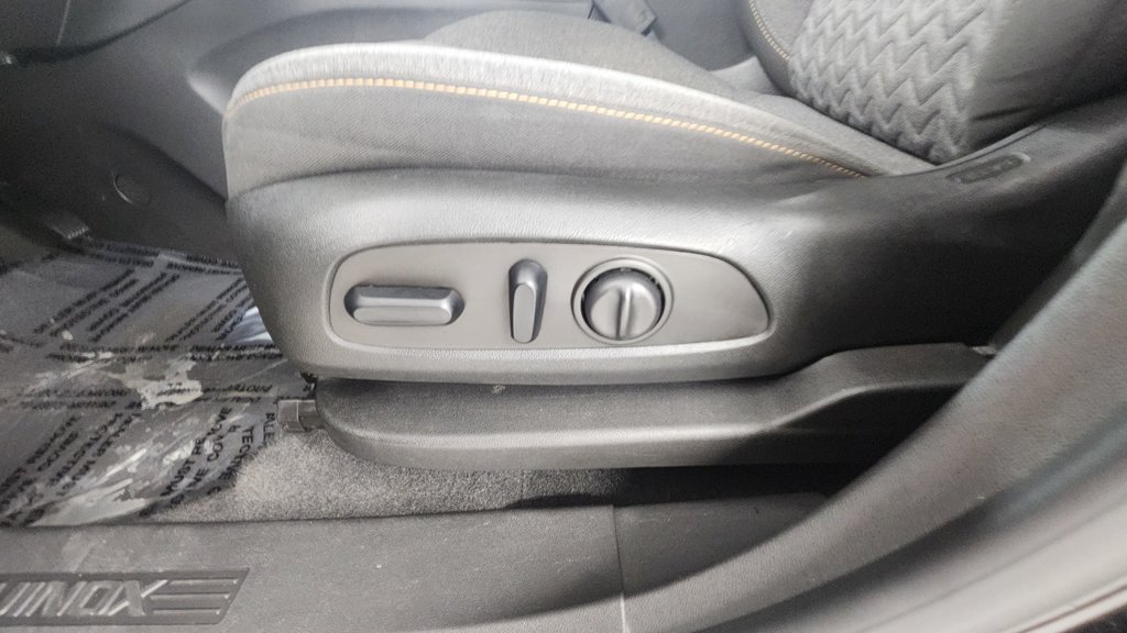 Used 2023 Chevrolet Equinox LT AWD/4WD image 11