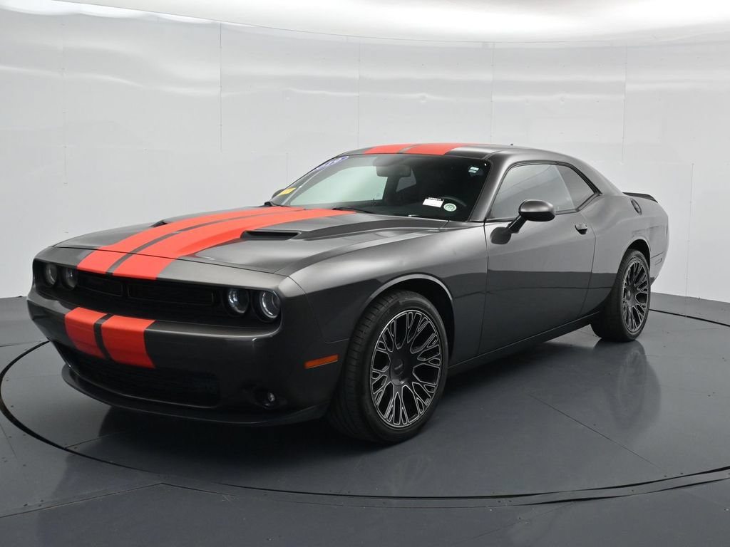Used 2019 Dodge Challenger SXT w/ Blacktop Package RWD image 2