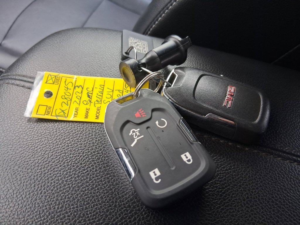 Used 2023 GMC Terrain SLT FWD image 24