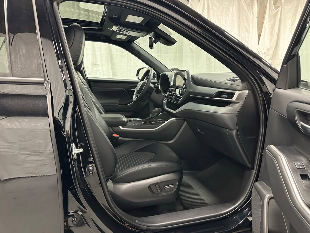 Used 2025 Toyota Highlander XSE AWD/4WD image 64