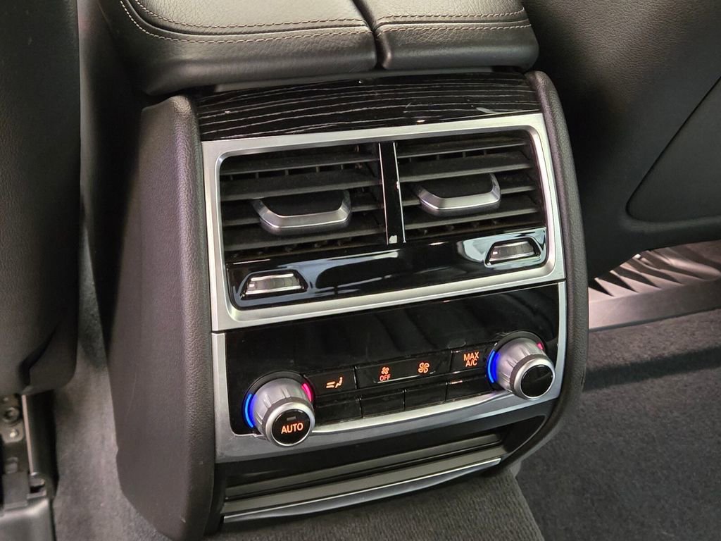 Used 2022 BMW 740i w/ M Sport Package image 20