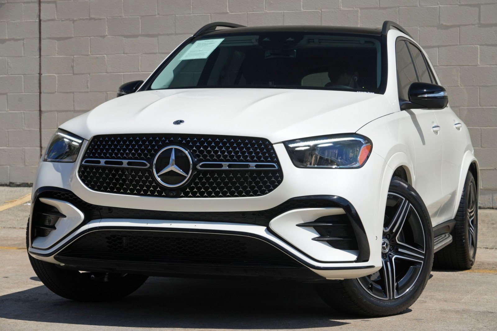 Used 2024 Mercedes-Benz GLE 580 4MATIC w/ 3rd Row Seat Package image 3