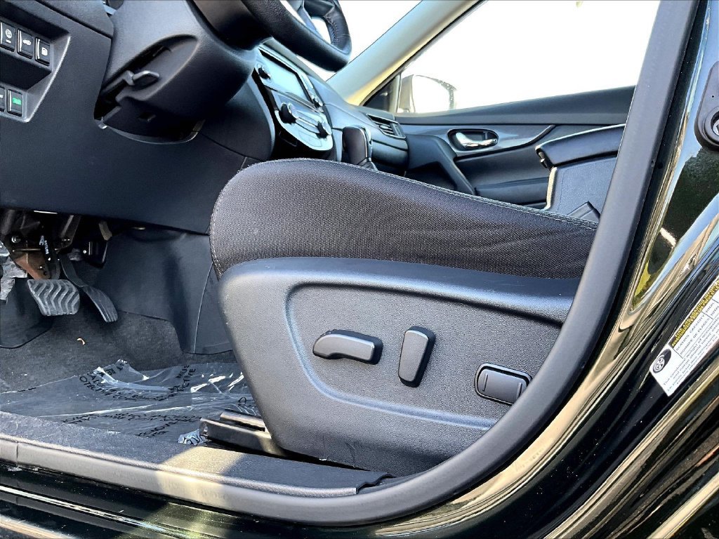 Used 2020 Nissan Rogue SV AWD/4WD image 40