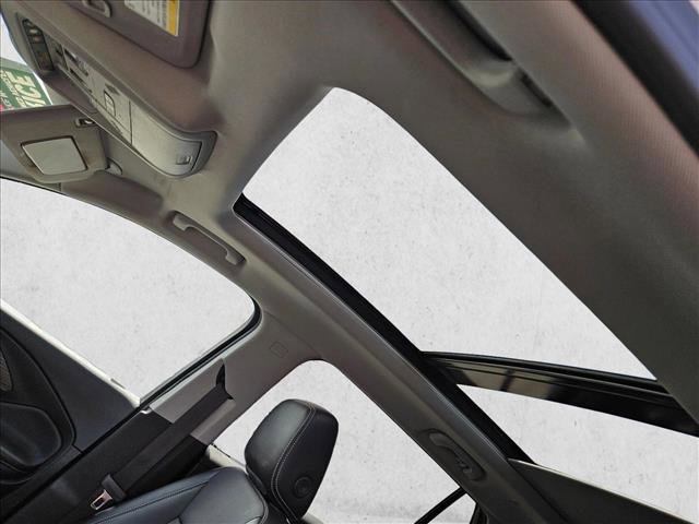 Used 2023 GMC Terrain SLT w/ Infotainment Package II FWD image 15