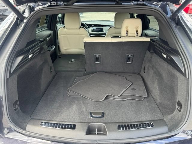 Used 2023 Cadillac XT4 Sport FWD image 7
