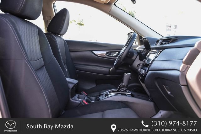 Used 2018 Nissan Rogue SV image 16