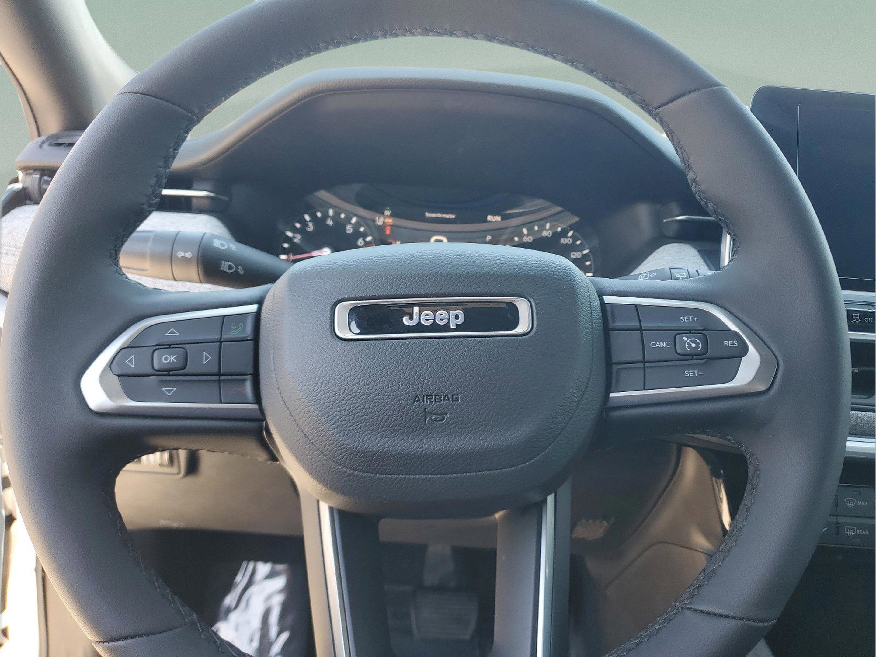 Used 2025 Jeep Compass Latitude AWD/4WD image 17
