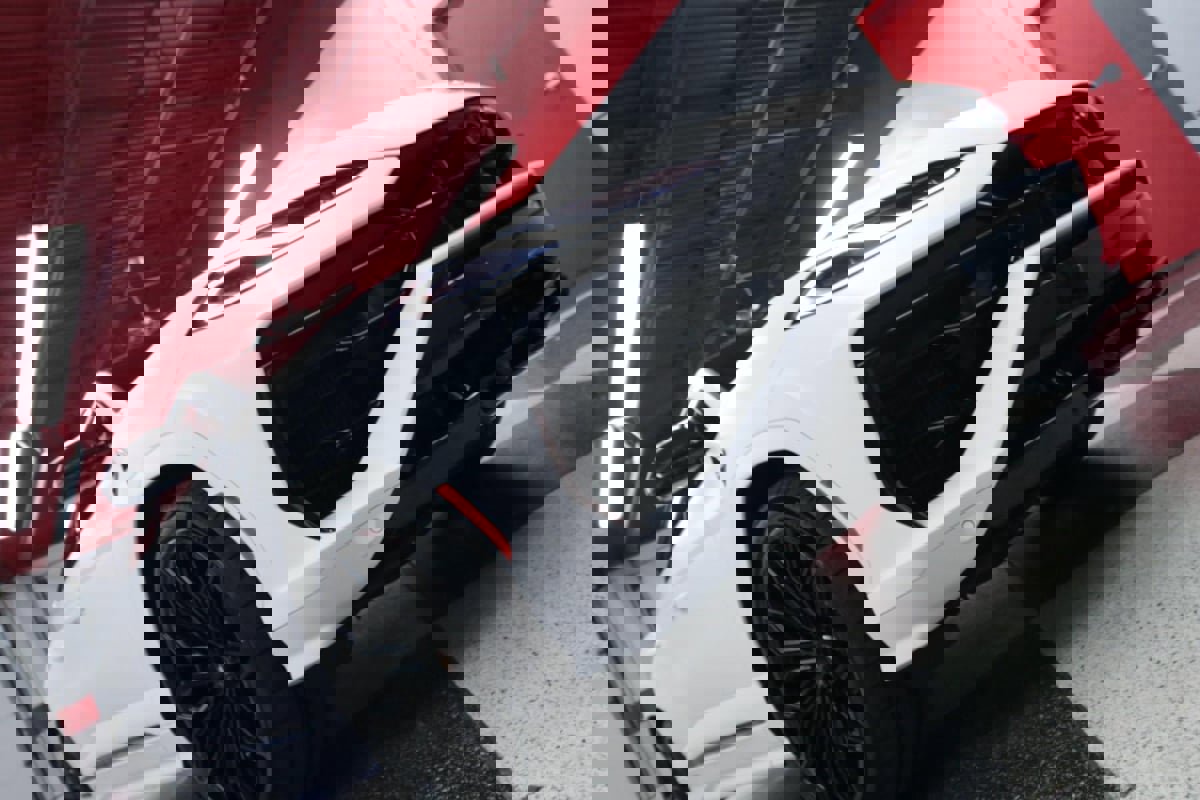 Used 2025 Lamborghini Urus SE image 43