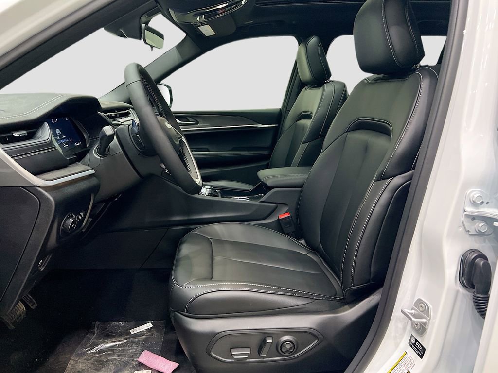 New 2025 Jeep Grand Cherokee L Limited w/ Black Appearance Package image 10