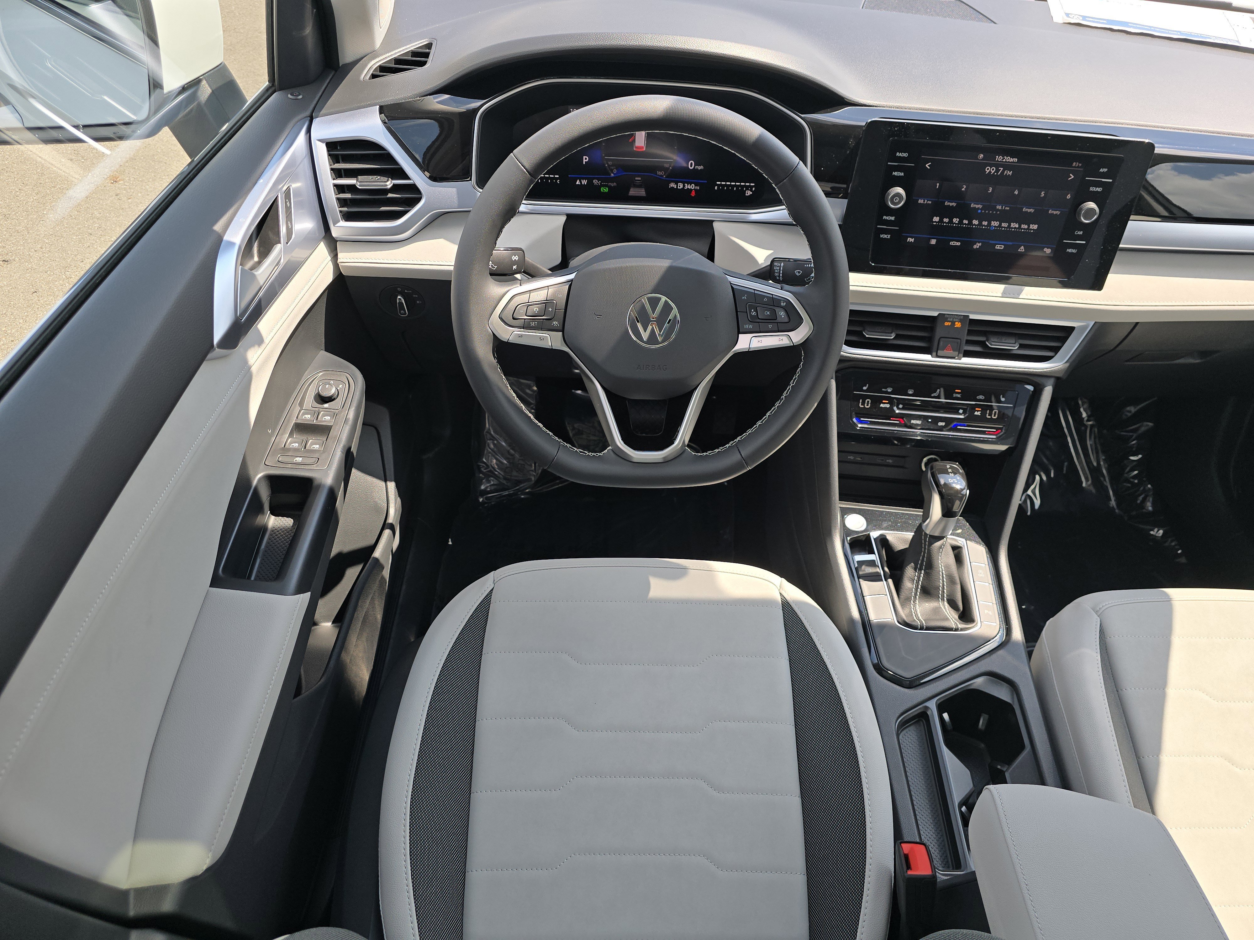 New 2025 Volkswagen Taos SE image 17