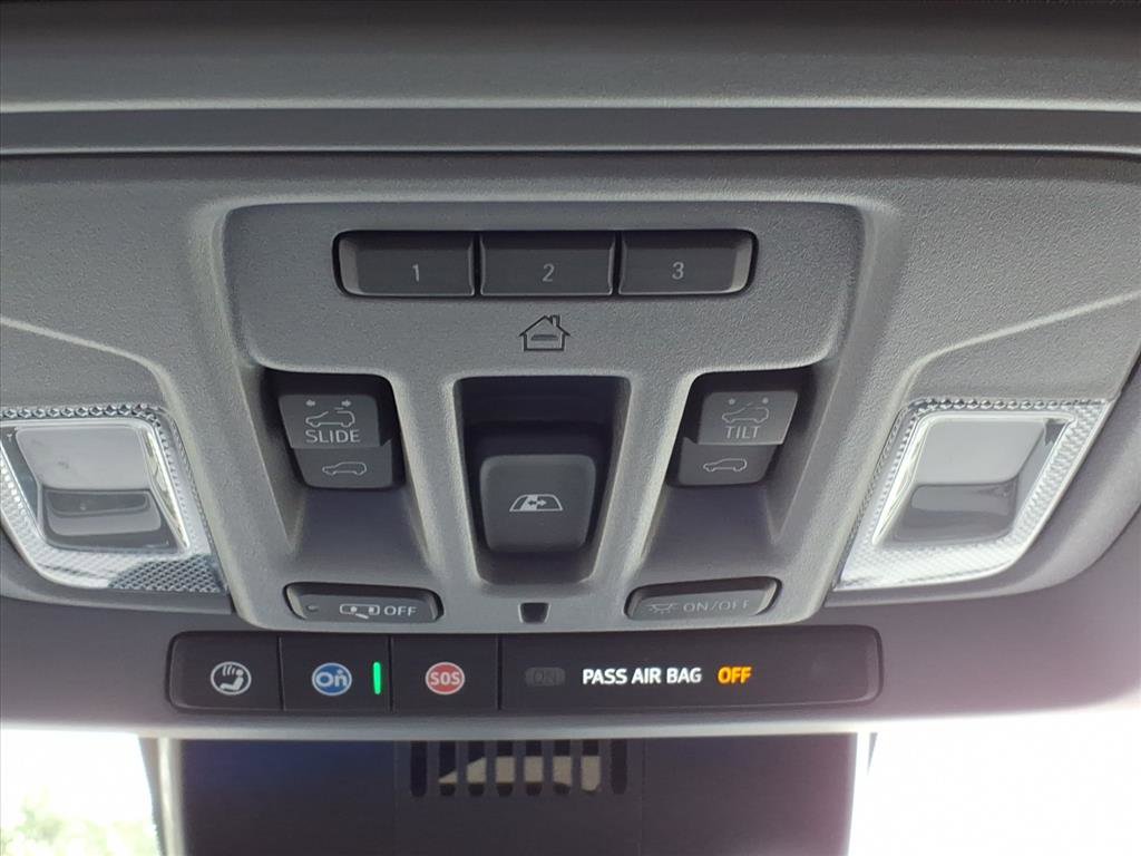 Used 2025 GMC Sierra 3500 Denali w/ Denali Reserve Package image 21