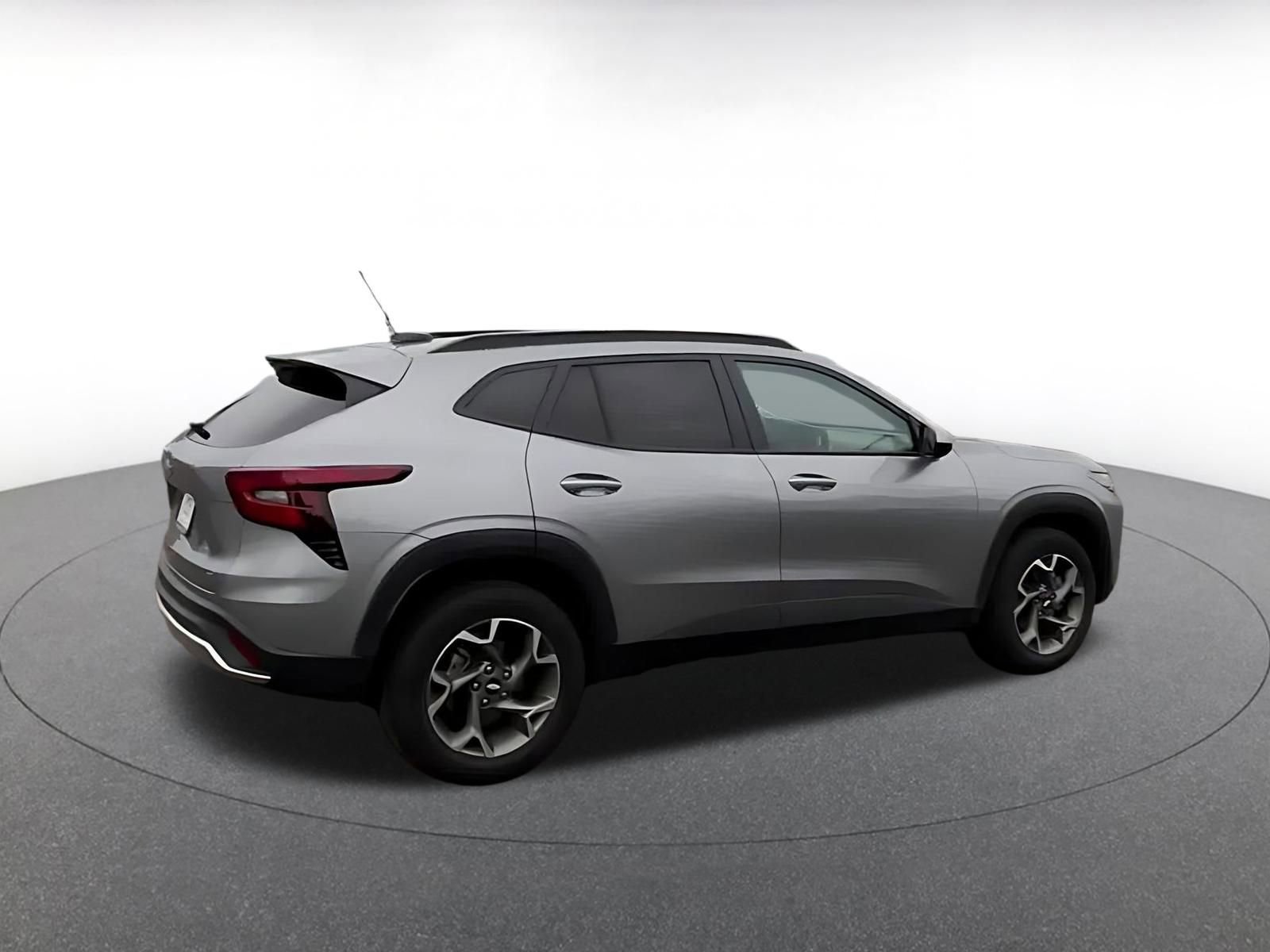 Used 2025 Chevrolet Trax LT FWD image 15