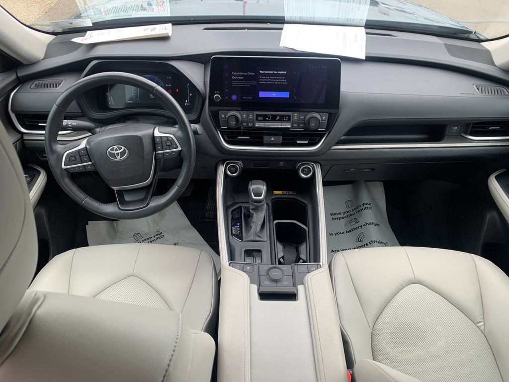 Used 2024 Toyota Grand Highlander AWD image 16