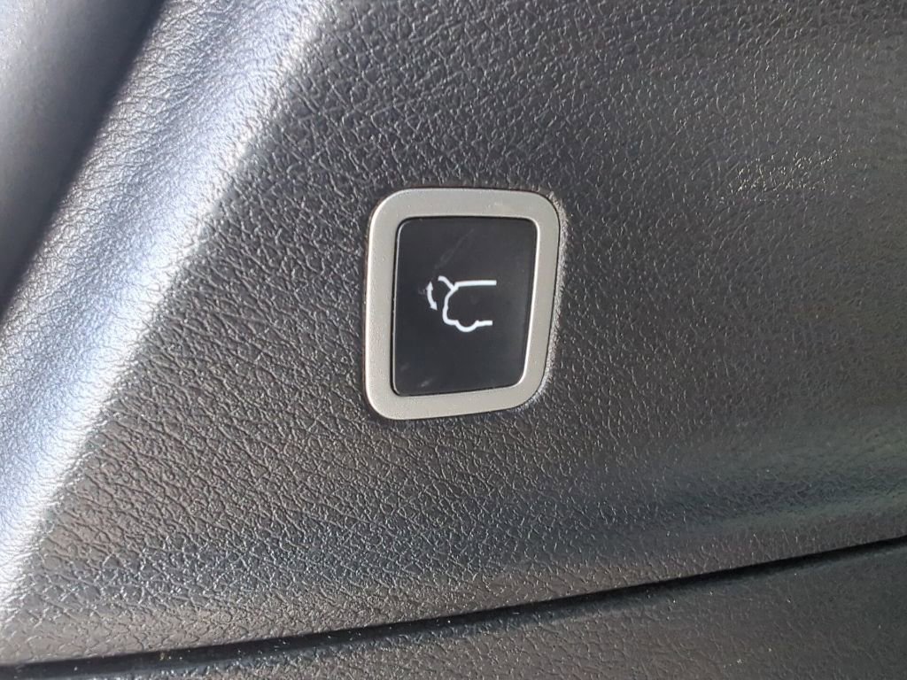 Used 2025 Chrysler Pacifica Select image 48
