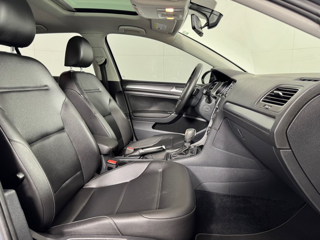 Used 2021 Volkswagen Golf 4-Door FWD image 22