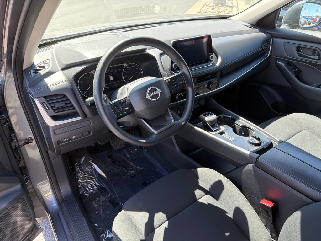 Used 2025 Nissan Rogue S AWD/4WD image 12
