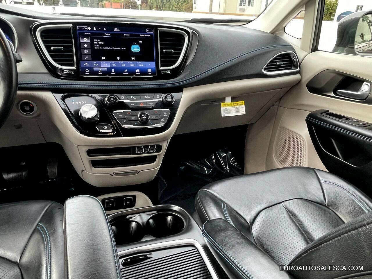 Used 2021 Chrysler Pacifica Touring-L image 41